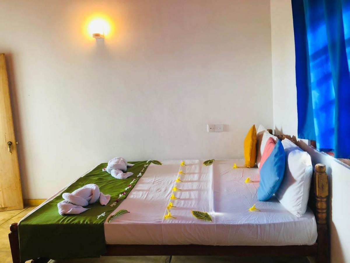 Rock Paradise Beach Hotel & Restaurent Tangalle Ngoại thất bức ảnh