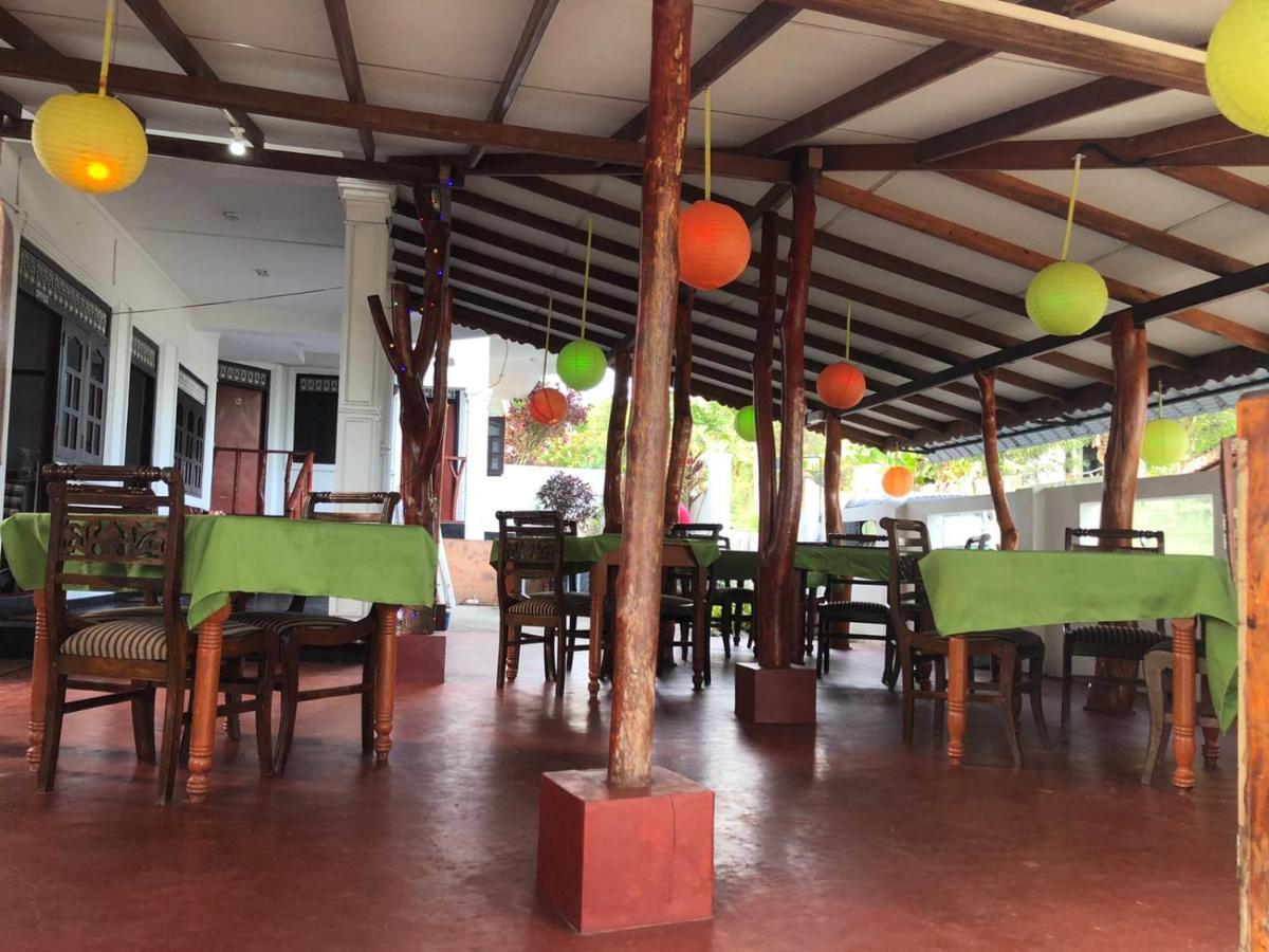 Rock Paradise Beach Hotel & Restaurent Tangalle Ngoại thất bức ảnh